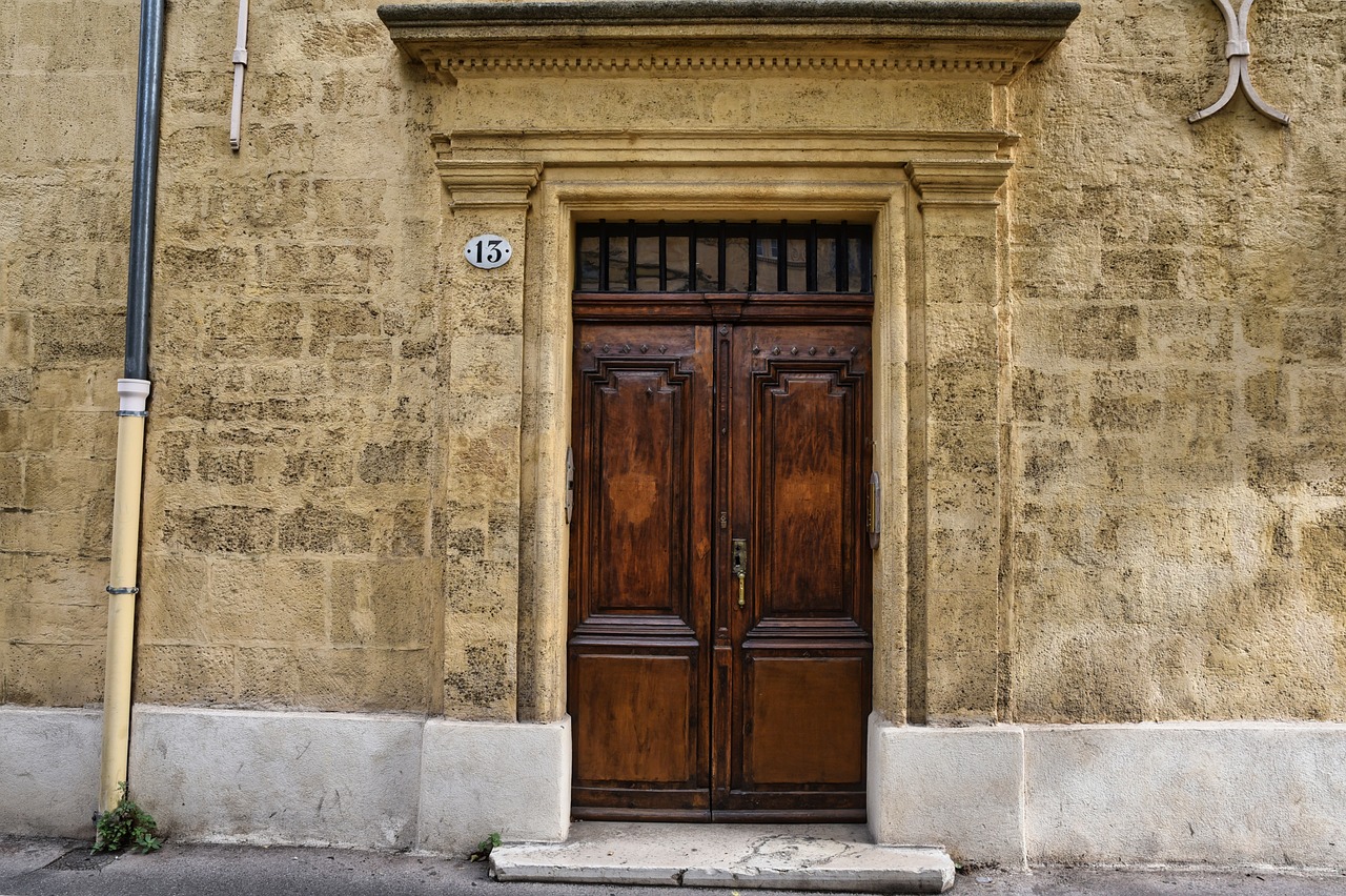 Comment remédier à une porte qui grince à la maison — free download